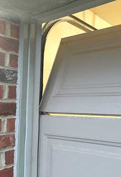 Garage Door Off Track Near Centerville