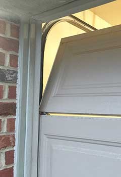 Garage Door Off Track Near Centerville